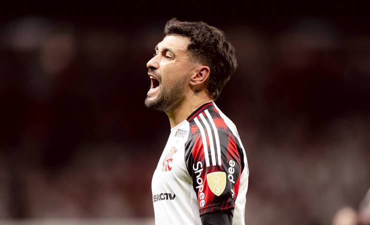 Arrascaeta celebra classificação do Flamengo na Libertadores com mensagem motivacional