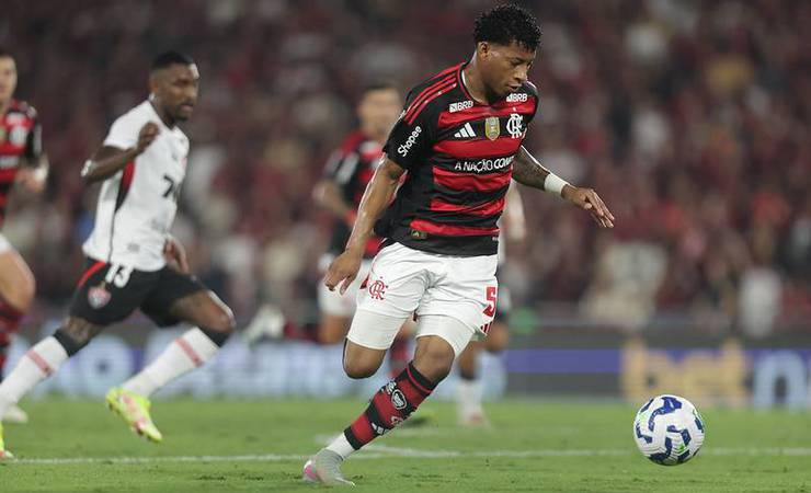 Gonzalo Plata se destaca em atuação memorável na goleada do Flamengo sobre o Vitória