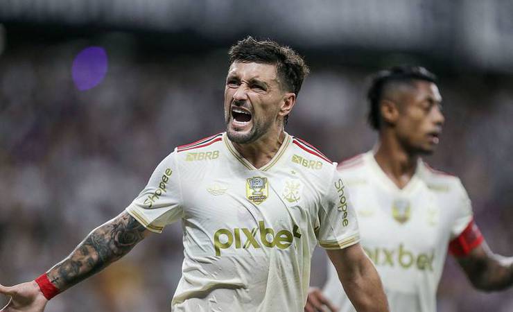 Arrascaeta atinge 100 assistências pelo Flamengo em vitória sobre o Internacional