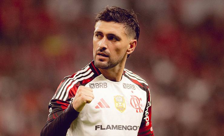 Arrascaeta lidera assistências e brilha como artilheiro do Flamengo na Série A 2025
