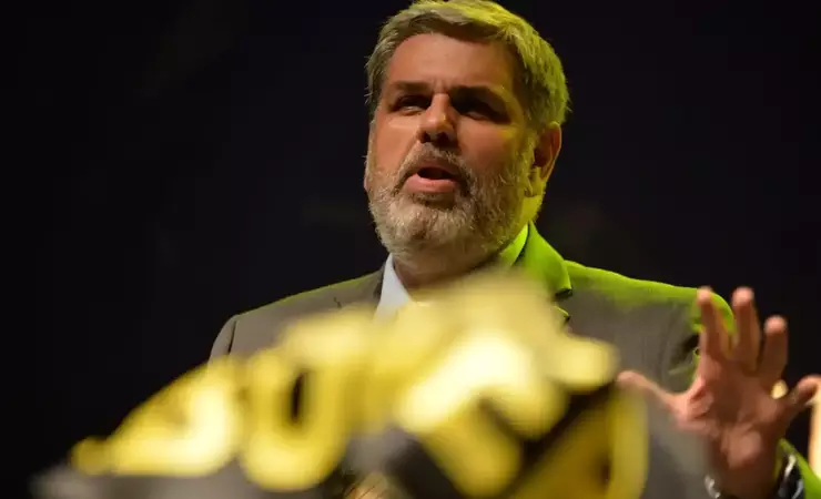Evaristo González destaca disparidade salarial entre Flamengo e Peñarol em entrevista