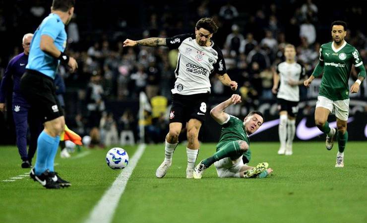 Flamengo mantém liderança após empate do Palmeiras com o Corinthians no Brasileirão