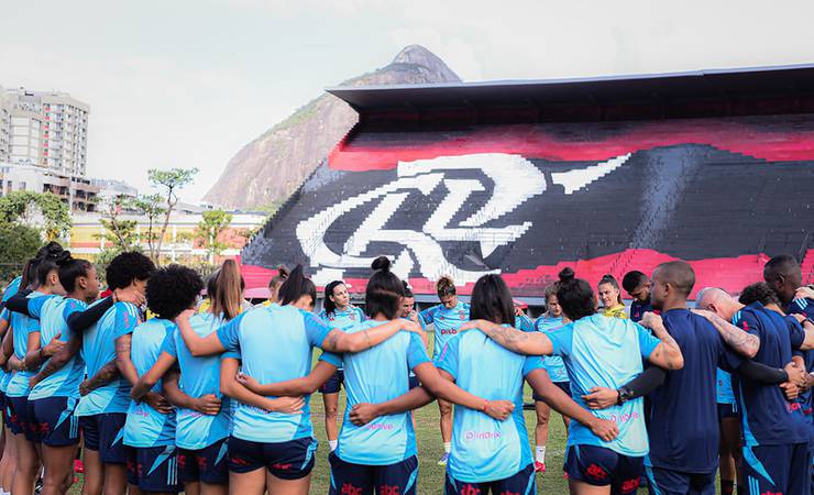 Flamengo é criticado por optar por ônibus em viagem do time feminino para jogo decisivo