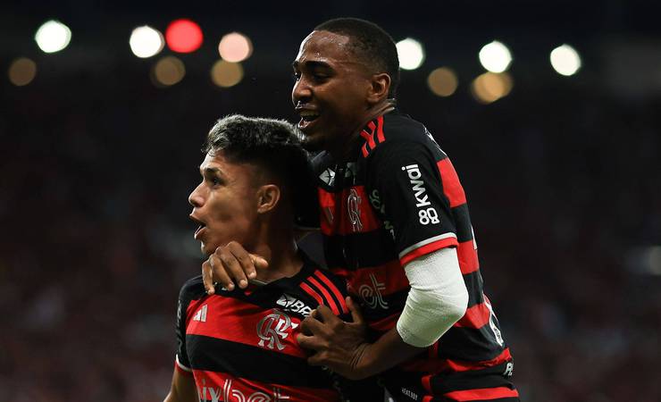 Jogadores do Flamengo processam Iguá Rio por cobranças indevidas de água