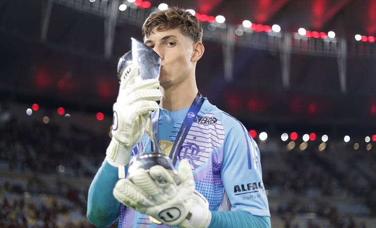 Léo Nannetti defende pênaltis e garante título do Flamengo na Copa Intercontinental Sub-20