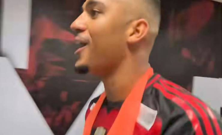 Samuel Lino brilha com dois gols e três assistências na goleada do Flamengo sobre o Vitória