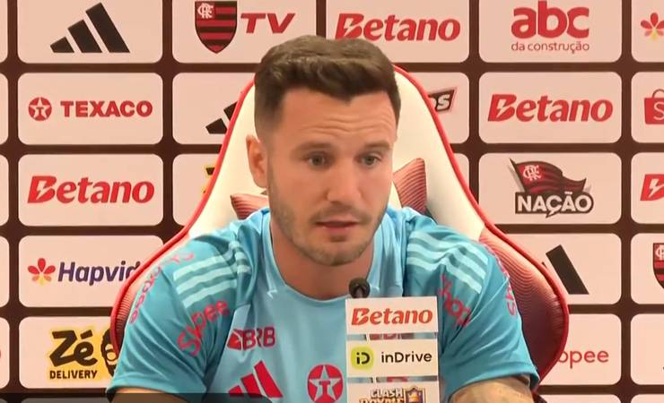 Saúl critica gramados sintéticos e pede melhorias à CBF durante coletiva no Flamengo