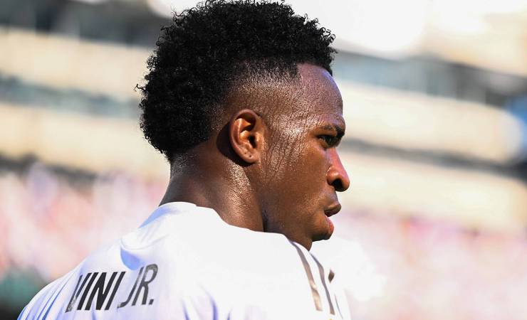 Vini Jr e Real Madrid enfrentam impasse em renovação de contrato antes da estreia na La Liga