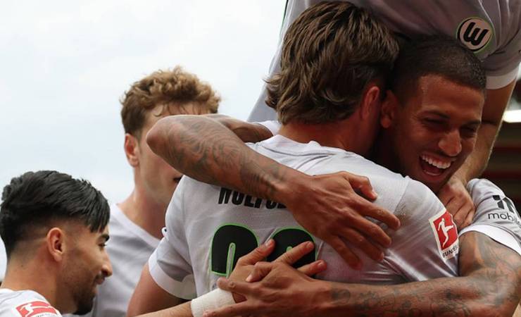 Vinícius Souza brilha na estreia do Wolfsburg com vitória de 3 a 1 na Bundesliga