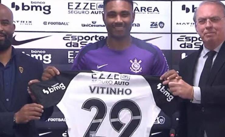 Vitinho é anunciado pelo Corinthians e destaca reencontro com ex-companheiros do Flamengo