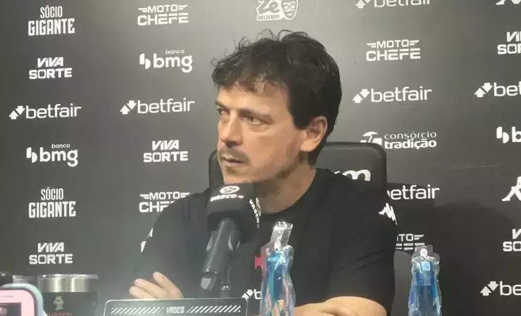 Diniz elogia Matheus França e destaca versatilidade do novo reforço do Vasco