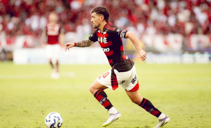 Arrascaeta brilha e é eleito destaque em empate entre Flamengo e Grêmio com nota 8.4