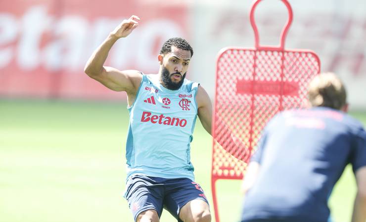 Juninho intensifica treinos e busca espaço no Flamengo durante a pausa da Data FIFA