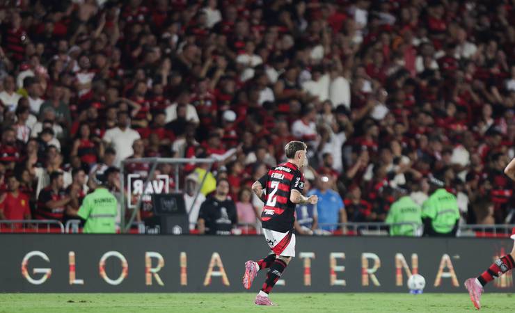 Guillermo Varela se destaca com gol e duas assistências na vitória do Flamengo sobre o Estudiantes