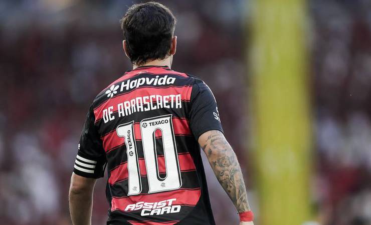 Arrascaeta iguala marca de Estêvão com 12 jogos a menos no Brasileirão de 2025