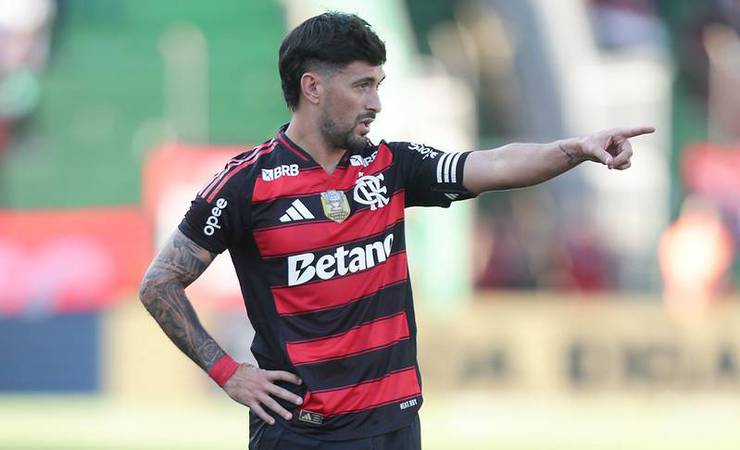 Arrascaeta marca 18º gol na temporada e iguala recorde pessoal pelo Flamengo