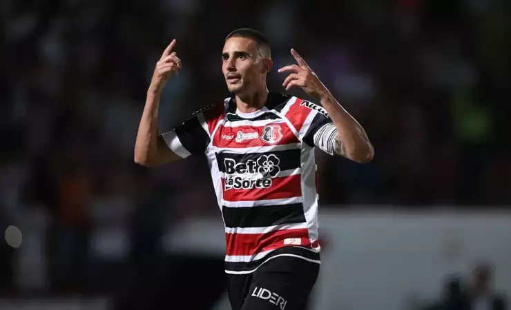 Thiago Galhardo compara torcida do Santa Cruz à do Flamengo após acesso à Série C