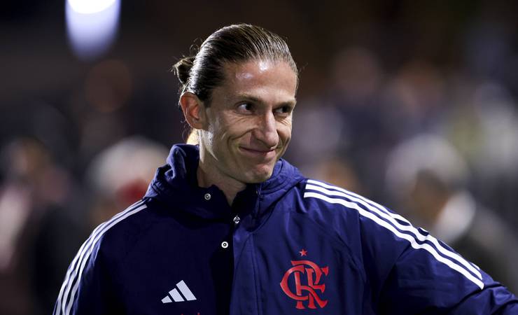 Filipe Luís renova contrato com o Flamengo e rejeita proposta do Fenerbahçe
