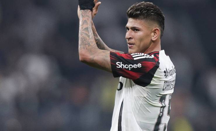 Carrascal se destaca com duas assistências na vitória do Flamengo sobre o Corinthians