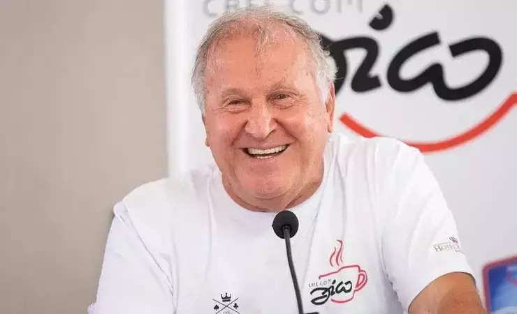 Nutricionista do Flamengo encontra Zico e compartilha momento inesquecível no Centro de Futebol