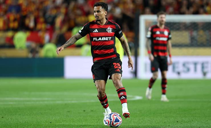 Allan se destaca como peça chave no meio-campo do Flamengo em 2025