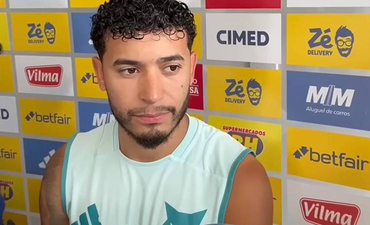 William expressa preocupação com cartões amarelos antes do duelo entre Cruzeiro e Flamengo