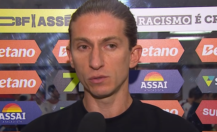 Filipe Luís destaca solidez defensiva e confiança do Flamengo no clássico contra o Vasco