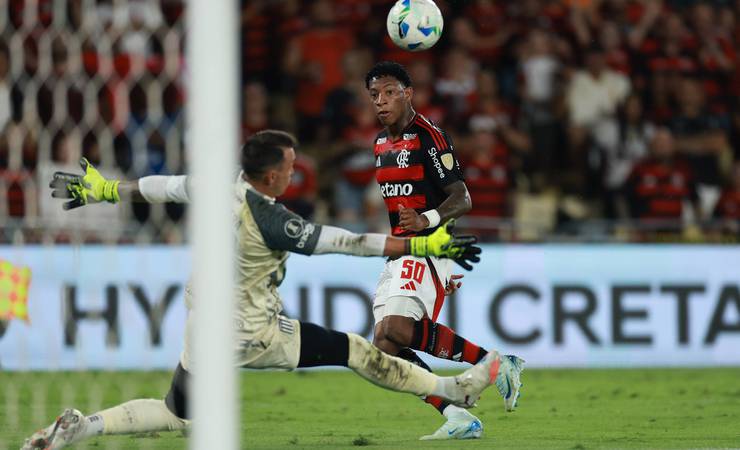 Gonzalo Plata se destaca como peça-chave no Flamengo e está liberado para jogo da Libertadores