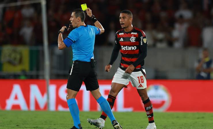 Flamengo vence Estudiantes por 2 a 1, mas polêmica com expulsão de Plata marca a partida
