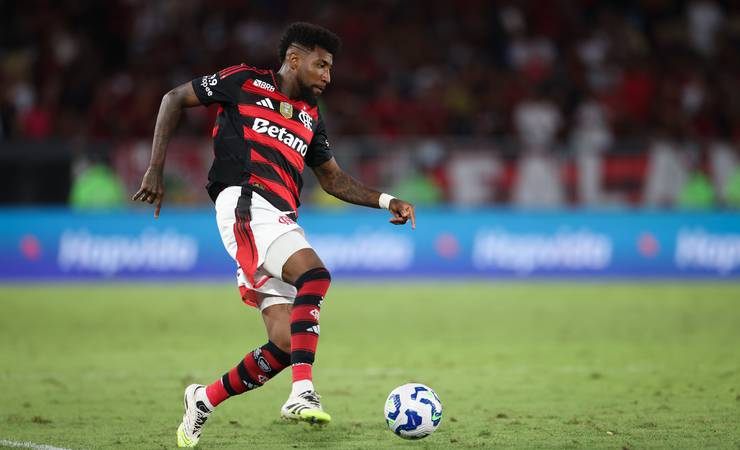 Emerson Royal trata desconforto muscular e se prepara para sequência do Flamengo no Brasileiro