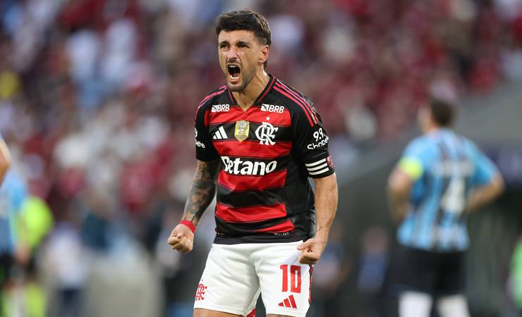 Arrascaeta marca e se destaca em empate entre Flamengo e Grêmio no Brasileirão