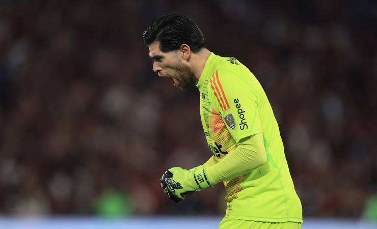 Rossi brilha e é eleito o melhor goleiro do Brasileirão em setembro com defesas decisivas