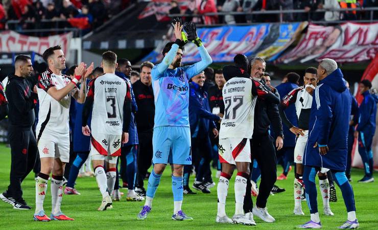 Flamengo classifica para semifinais da Libertadores com Agustín Rossi e Saúl Ñíguez na seleção da semana