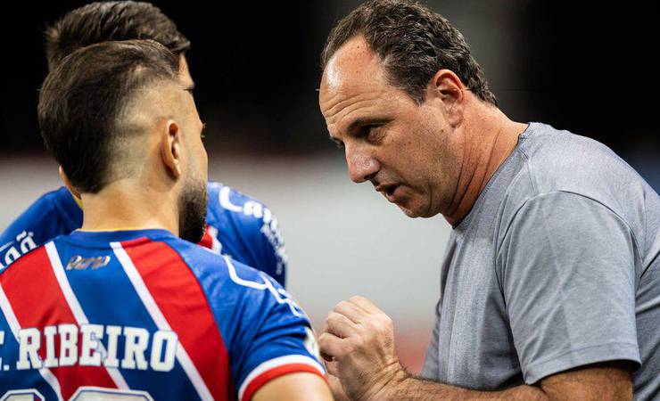 Everton Ribeiro destaca evolução de Rogério Ceni no Bahia após conquistas no Flamengo
