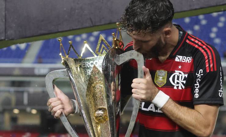 Flamengo lidera o Brasileirão e avança na Libertadores, buscando mais títulos em 2025