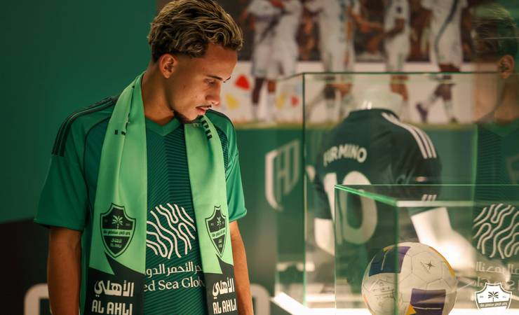 Matheus Gonçalves é apresentado pelo Al-Ahli e veste a camisa 20 após transferência de € 9 milhões