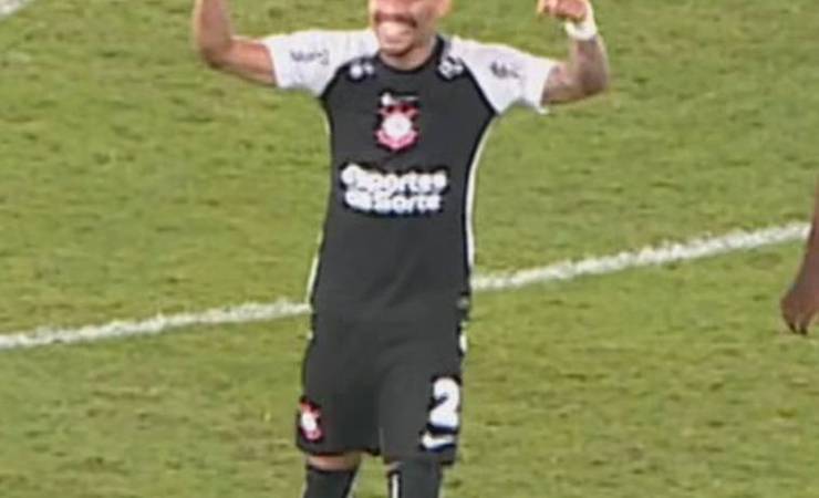 Matheuzinho marca gol e celebra vitória do Corinthians no Maracanã contra o Fluminense