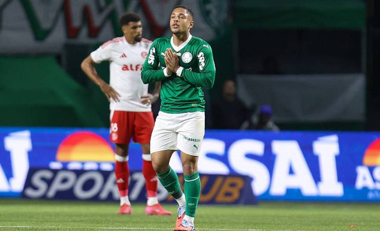 Palmeiras goleia Internacional por 4 a 1 e se aproxima do Flamengo no Brasileirão