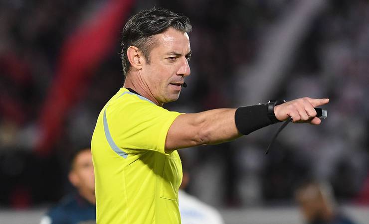 Flamengo vence Juventude por 2 a 0, mas polêmica de arbitragem gera críticas