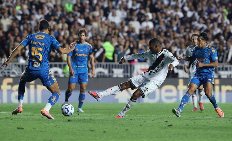 Vasco vence Cruzeiro e garante liderança do Flamengo no Brasileirão com 51 pontos