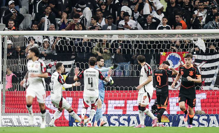 FlamengoTV divulga bastidores da vitória sobre o Corinthians no Brasileirão