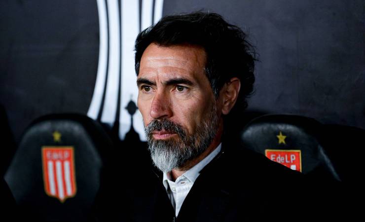 Estudiantes enfrenta River Plate com desfalques antes de duelo contra o Flamengo