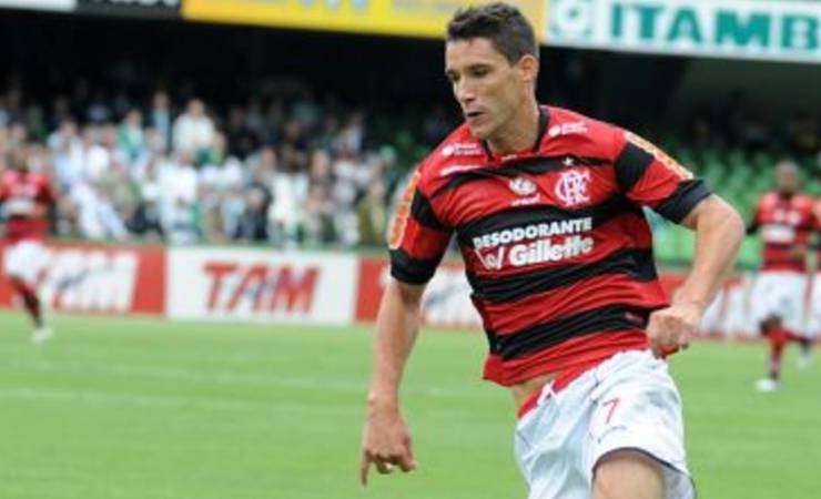Celso Barros revela detalhes da contratação de Thiago Neves pelo Fluminense em 2012