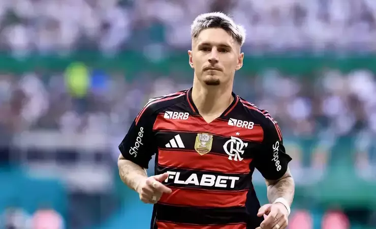 Guillermo Varela se destaca em vídeo divertido tentando adivinhar cosméticos com a família