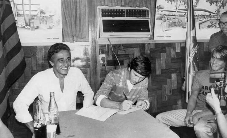 Zico reconhece importância de Dunshee após morte do ex-presidente do Flamengo