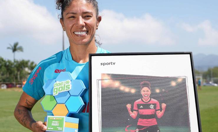 Cristiane brilha e recebe prêmio por 12 gols no Brasileirão Feminino