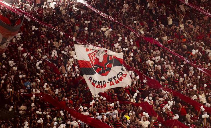 Flamengo quebra recorde de público no Maracanã com 72.565 torcedores em jogo histórico