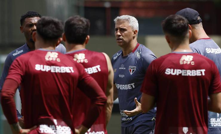 Cédric Soares retorna aos treinos e foca no duelo contra o Flamengo na Vila Belmiro