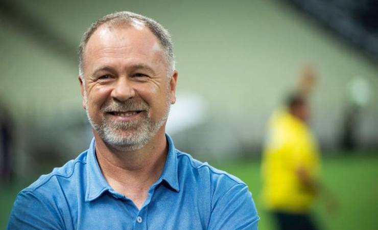 Ex-técnico do Flamengo assume cargo no Internacional