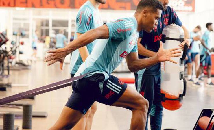Em busca da liderança, Flamengo enfrenta o Botafogo em clássico decisivo